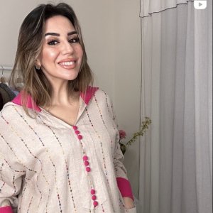 Jellaba en Lin avec des détails en Fuchsia